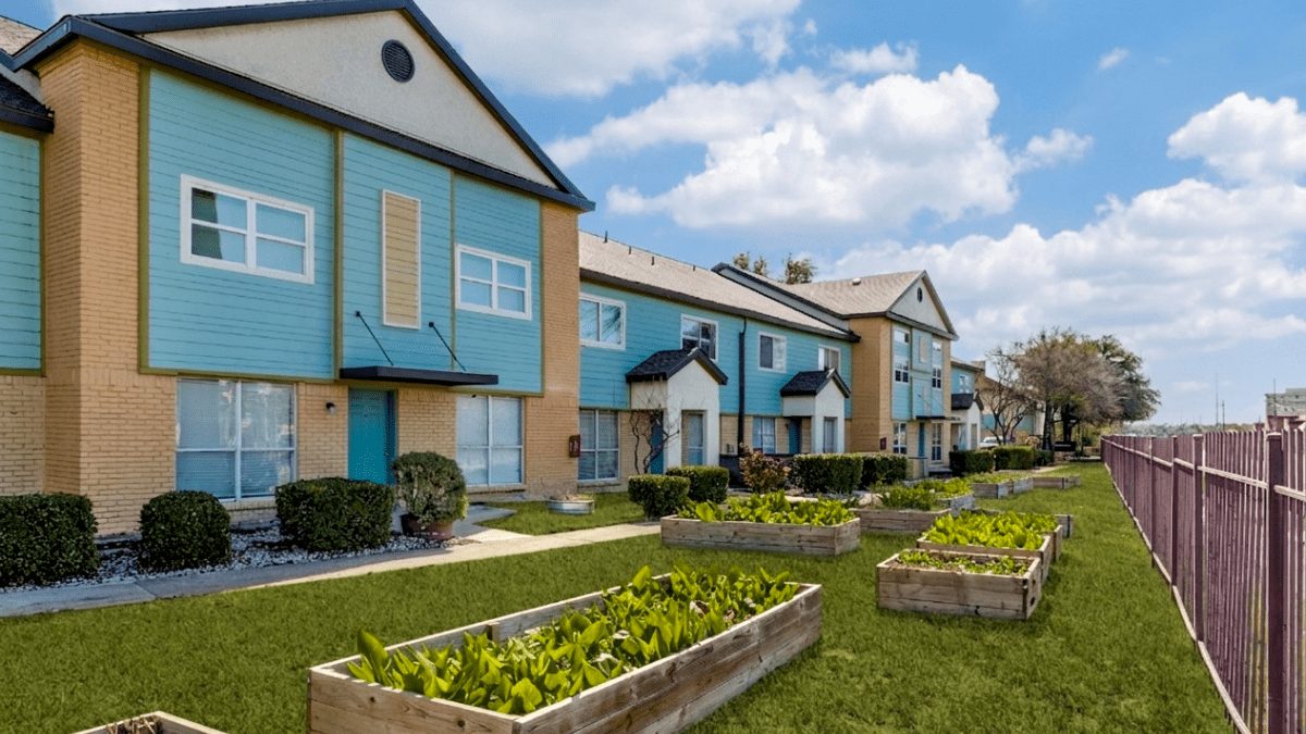 Colliers Brokers Sale of 158-Unit Bella Vista Park Multifamily Community in East Dallas