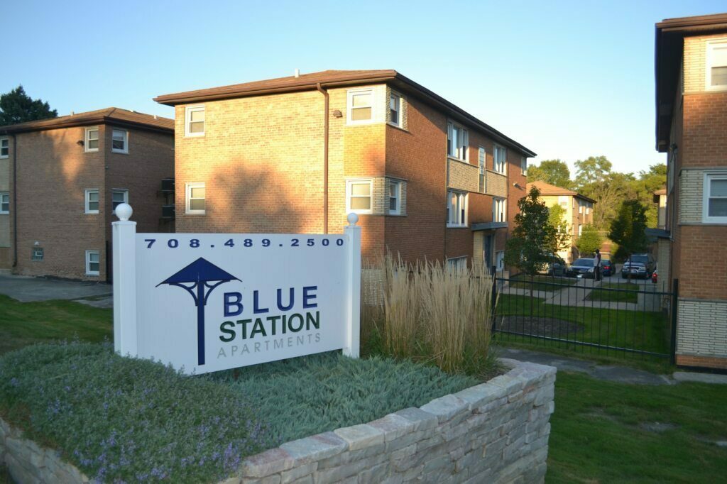 Blue Station Apartments in Blue Island, Illinois, the 345-unit workforce community sold by Kiser Group for $22 million.