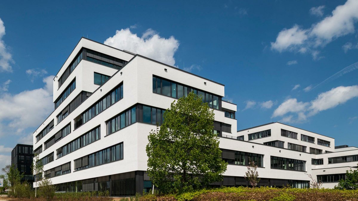 The modern office buildings at Stuttgart's STEP Technology Park, including the space secured by Union Investment Real Estate in leases with GEBIT Solutions, X_Conducting and RSE+.